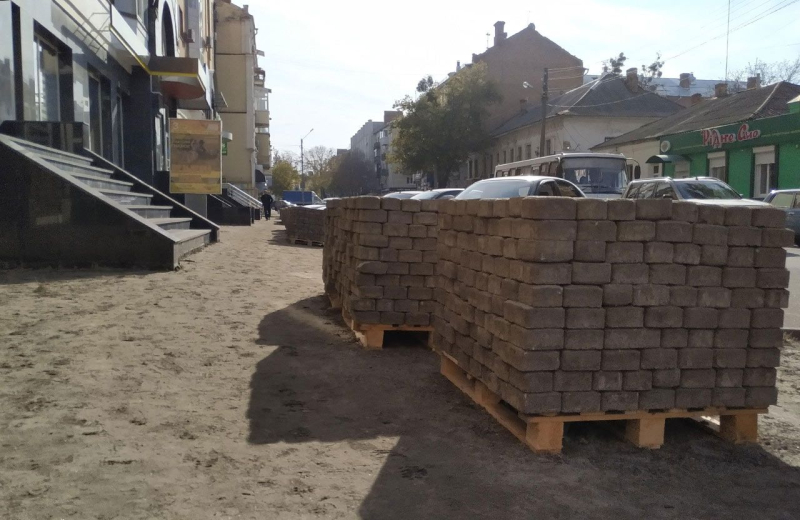 На&nbsp;складах полтавських комунальників зберігається лише 1220&nbsp;м&sup2; демонтованої плитки: на&nbsp;практиці має бути в&nbsp;рази більше