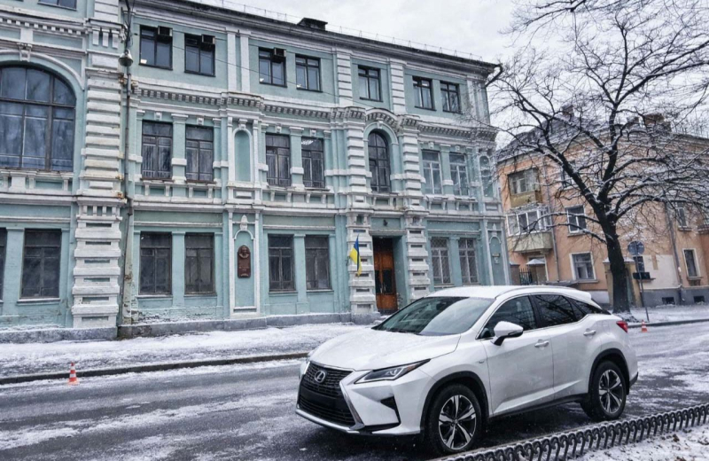 Преміальні кросовери та сотні тисяч в іноземній валюті: NGL.media перевірило приховану декларацію заступника керівника Полтавського ДБР