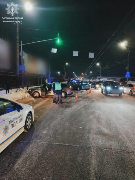 У Луцьку на Карпенка-Карого Ford вилетів на зустрічну смугу і протаранив Volkswagen