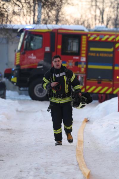 У Луцьку рятувальники евакуювали людину під час пожежі в квартирі