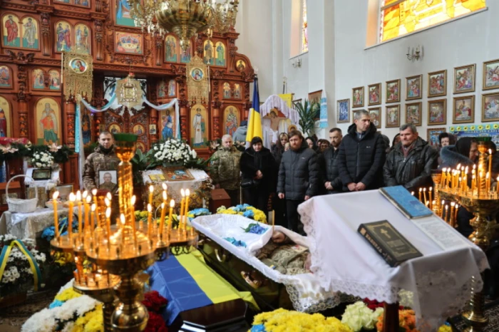 У Луцьку в останню дорогу провели захисника України Вадима Кравчука. ФОТО