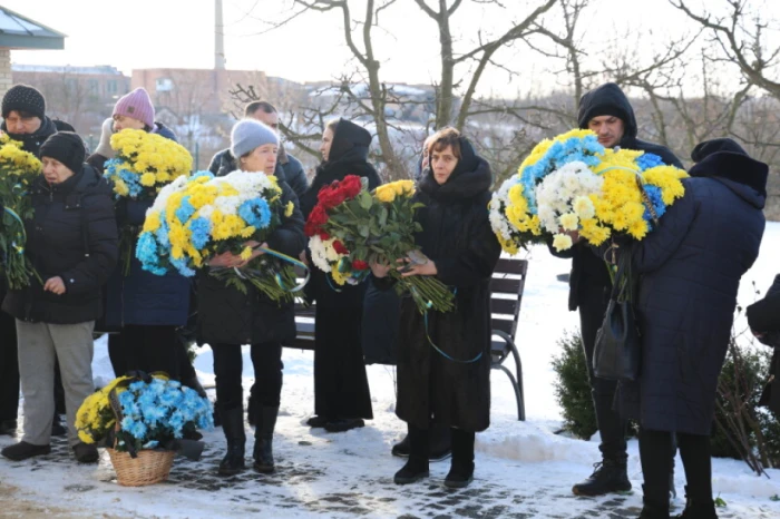 У Луцьку в останню дорогу провели захисника України Вадима Кравчука. ФОТО