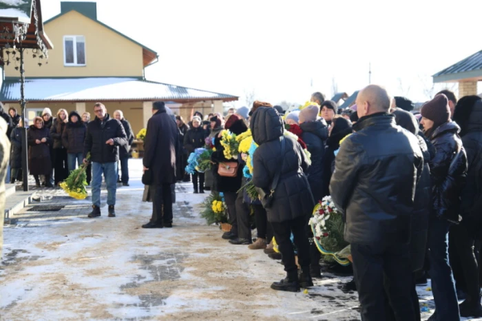 У Луцьку в останню дорогу провели захисника України Вадима Кравчука. ФОТО