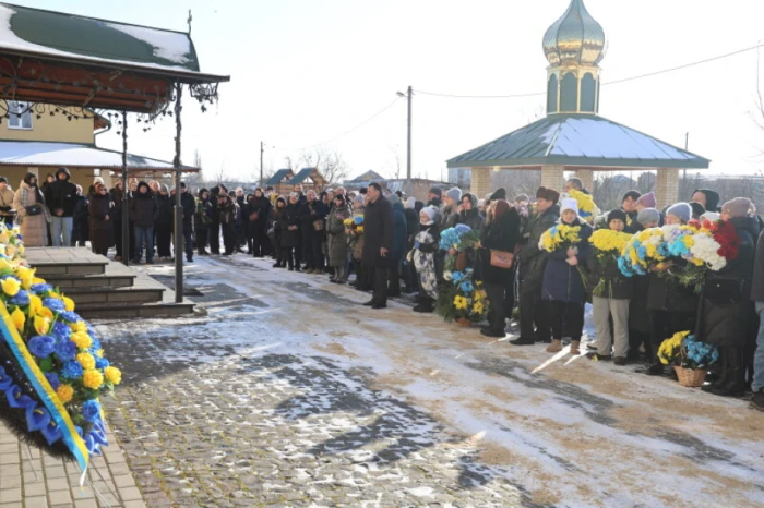 У Луцьку в останню дорогу провели захисника України Вадима Кравчука. ФОТО