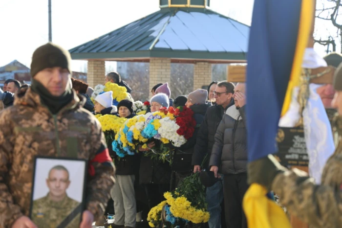 У Луцьку в останню дорогу провели захисника України Вадима Кравчука. ФОТО