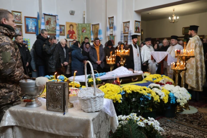 У Луцьку в останню дорогу провели захисника України Вадима Кравчука. ФОТО