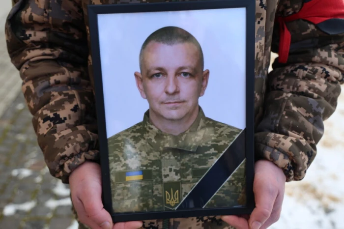 У Луцьку в останню дорогу провели захисника України Вадима Кравчука. ФОТО