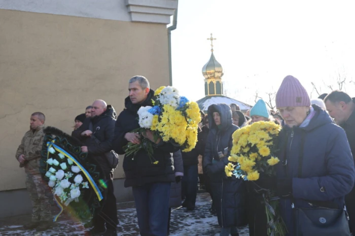 У Луцьку в останню дорогу провели захисника України Вадима Кравчука. ФОТО