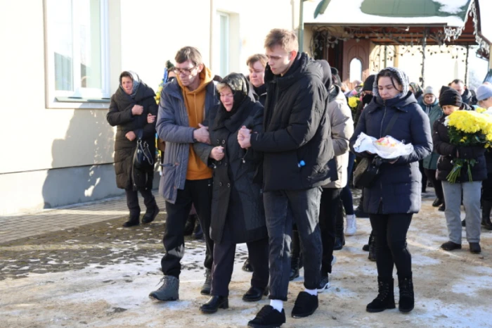 У Луцьку в останню дорогу провели захисника України Вадима Кравчука. ФОТО