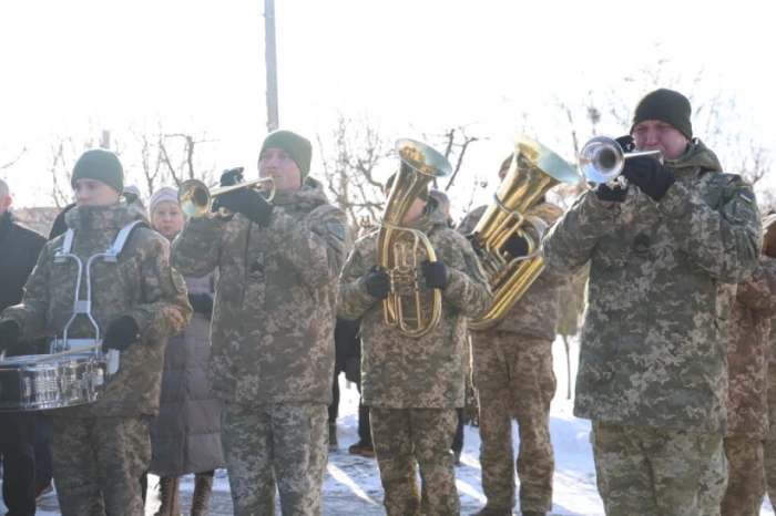 У Луцьку в останню дорогу провели захисника України Вадима Кравчука. ФОТО
