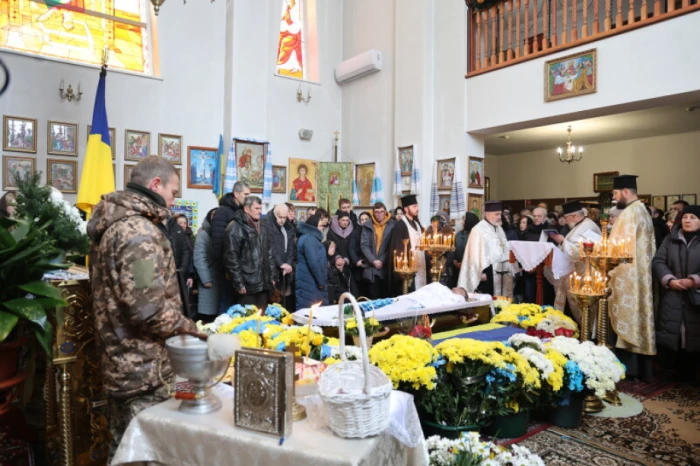 У Луцьку в останню дорогу провели захисника України Вадима Кравчука. ФОТО