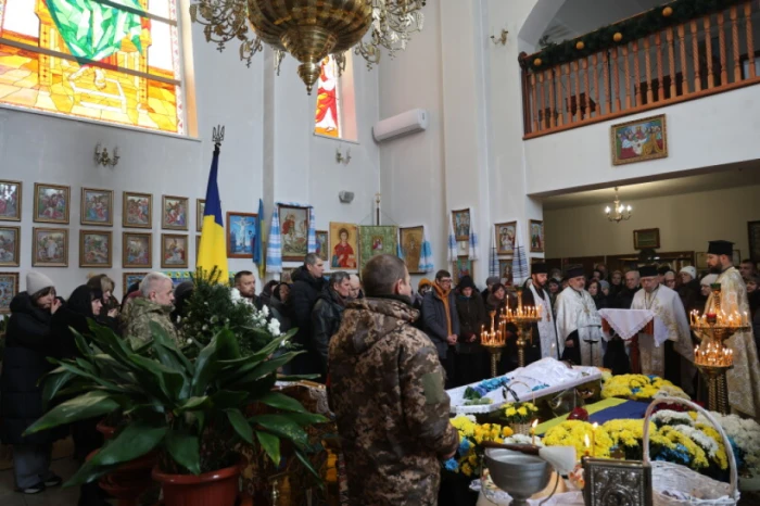 У Луцьку в останню дорогу провели захисника України Вадима Кравчука. ФОТО