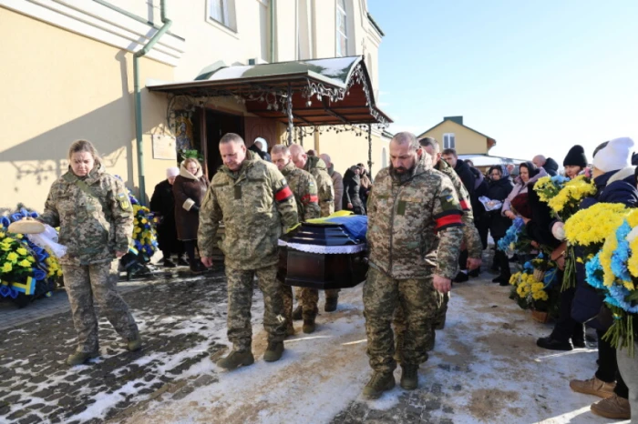 У Луцьку в останню дорогу провели захисника України Вадима Кравчука. ФОТО