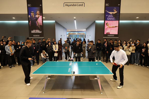 ВІДЕО. Сіннер та Алькарас зіграли у настільний теніс перед матчем в Інчхоні