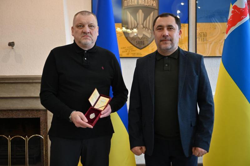 Визнання за талант і покликання: співак і лікар із Закарпаття отримали державні відзнаки