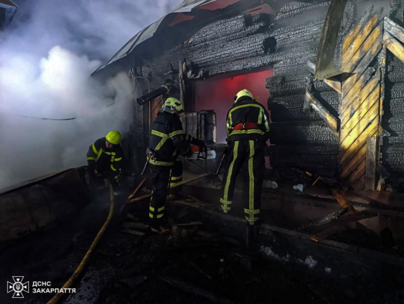 Вогнеборці запобігли знищенню пам&rsquo;ятки архітектури національного значення &mdash; дерев&rsquo;яної церкви в селі Івашковиця Хустського району