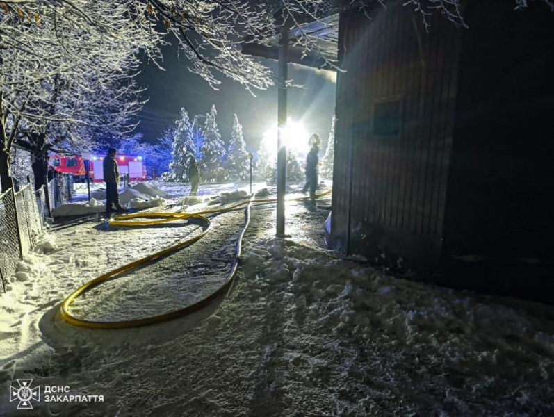 Вогнеборці запобігли знищенню пам&rsquo;ятки архітектури національного значення &mdash; дерев&rsquo;яної церкви в селі Івашковиця Хустського району