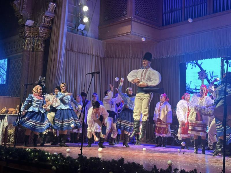 Закарпатський народний хор продовжує низку своїх різдвяно-новорічних концертів