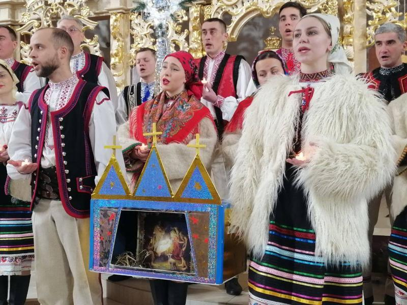 Закарпатський народний хор продовжує низку своїх різдвяно-новорічних концертів
