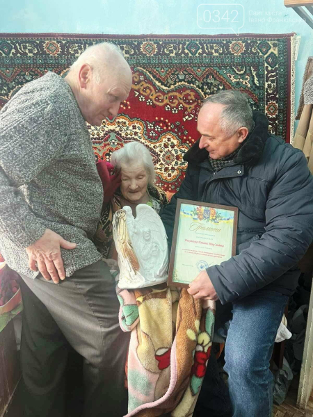 100 років життя і праці: на Прикарпатті привітали поважну ювілярку (ФОТО)