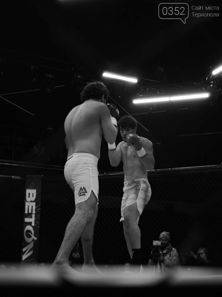 Жорсткі бої, великі перемоги: тернопільські кікбоксери Михайлиця і Стецій розірвали суперників на BFL Pro (ФОТО, ВІДЕО)