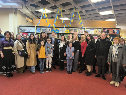 В Ірландії відкрили &laquo;Українську книжкову полицю&raquo; у бібліотеці міста Голвей