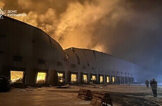 Унаслідок атаки дронів на Київщині палає склад Roshen