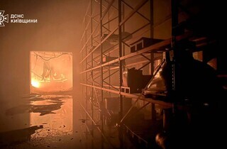 Унаслідок атаки дронів на Київщині палає склад Roshen