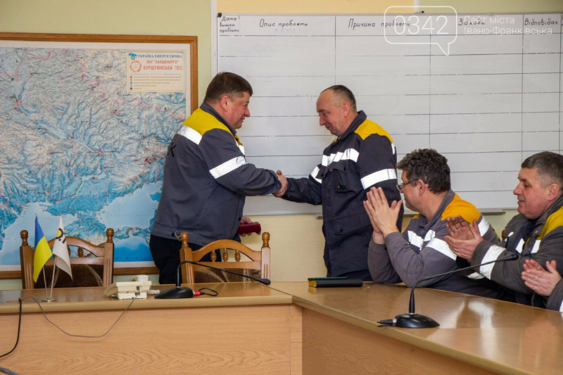 Захищав країну і відновлює світло: енергетик і ветеран ЗСУ з Прикарпаття отримав нагороду РНБО (ФОТО)