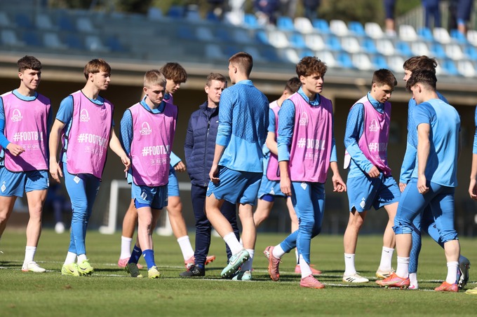 ФОТО. Динамо U-19 провело передматчеве тренування. Несподівані гості