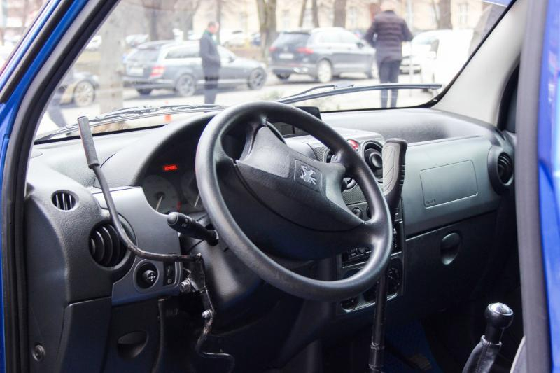 Інклюзивна мобільність: в Ужгороді обговорили доступність навчання водінню для людей з інвалідністю