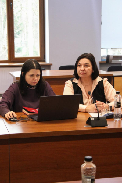 Інклюзивна мобільність: в Ужгороді обговорили доступність навчання водінню для людей з інвалідністю