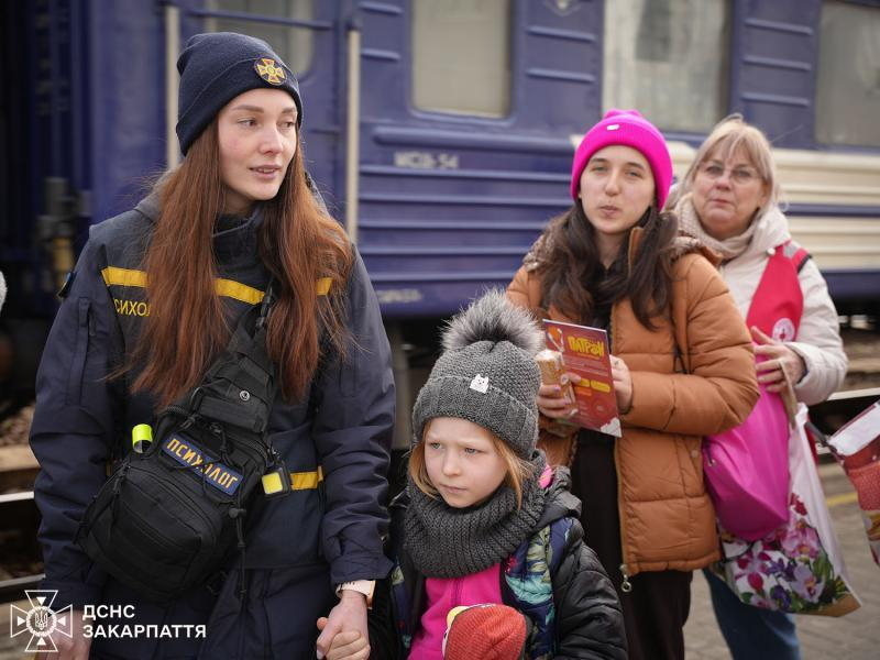 На Закарпаття евакуаційним потягом прибули восьмеро людей із Запорізької області