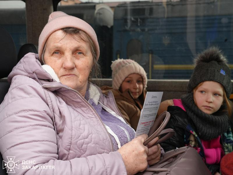 На Закарпаття евакуаційним потягом прибули восьмеро людей із Запорізької області
