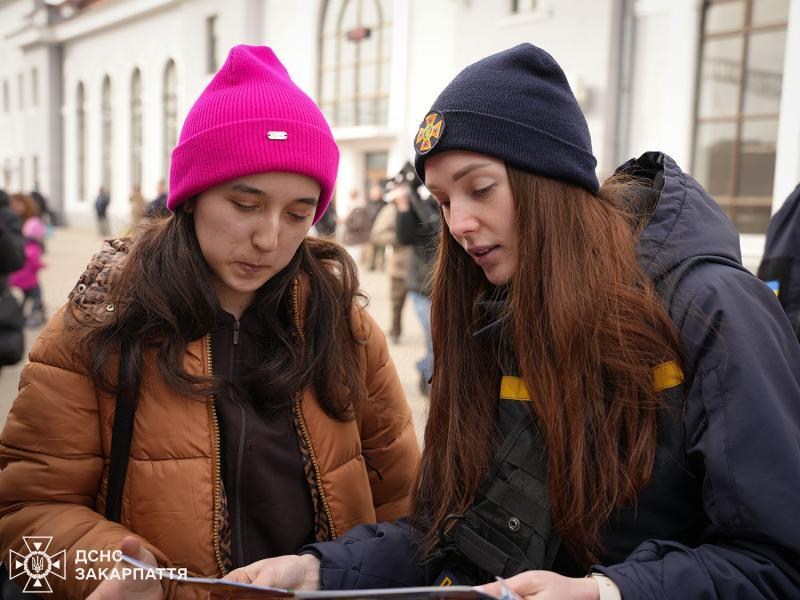 На Закарпаття евакуаційним потягом прибули восьмеро людей із Запорізької області