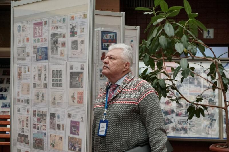 Олімпійський прапор підняли в Ужгороді з нагоди відкриття Зимових Олімпійських ігор-2026 в Італії.
