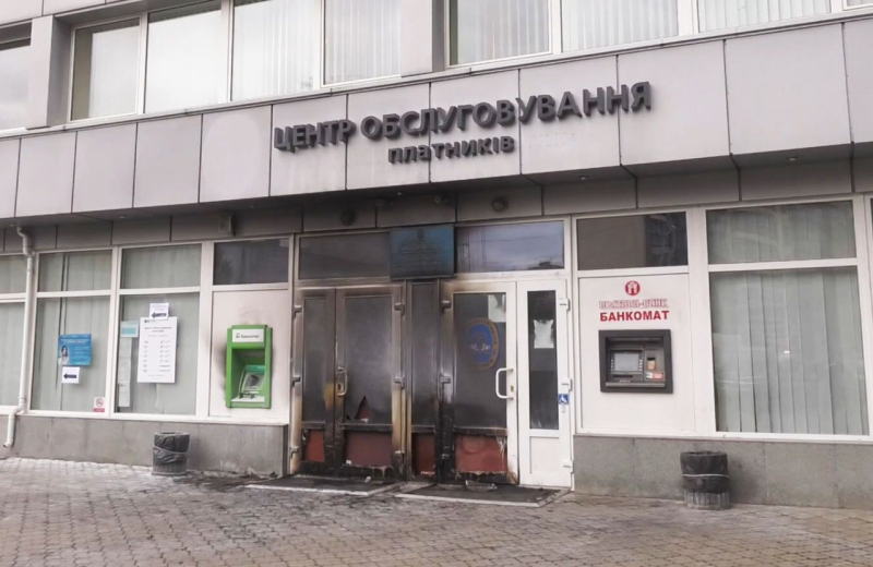 Підпал «Укрпошти» та податкової в Полтаві: поліція встановила підозрюваних — справу передали до суду