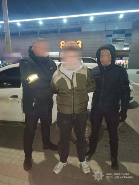 Підпалив авто за 3000 доларів: у Луцьку затримали 19-річного хлопця. ФОТО, ВІДЕО