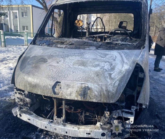 Підпалив авто за 3000 доларів: у Луцьку затримали 19-річного хлопця. ФОТО, ВІДЕО
