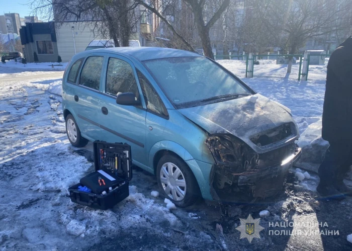 Підпалив авто за 3000 доларів: у Луцьку затримали 19-річного хлопця. ФОТО, ВІДЕО
