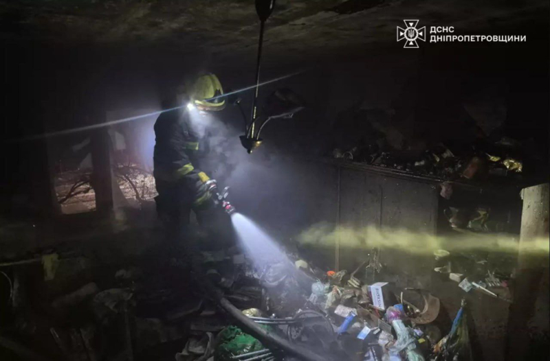 Смертельна пожежа у Дніпрі: літню жінку знайшли у палаючій квартирі