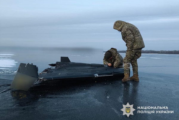 У Дніпрі ворожий дрон приземлився на кригу посеред річки