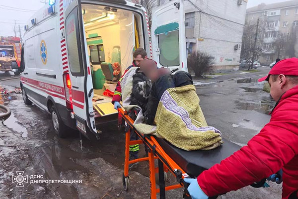 У Павлограді під час пожежі врятували 30-річного чоловіка