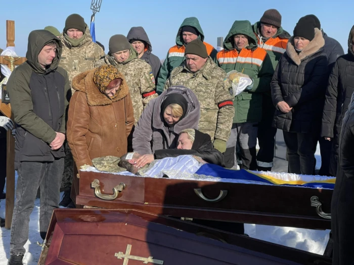 Вічний спокій у рідному селі: Підгайцівська громада попрощалася із воїном Анатолієм Скубієм. ФОТО