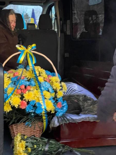 Вічний спокій у рідному селі: Підгайцівська громада попрощалася із воїном Анатолієм Скубієм. ФОТО