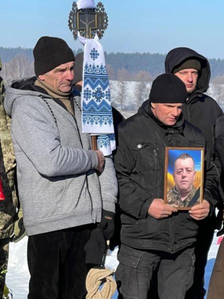 Вічний спокій у рідному селі: Підгайцівська громада попрощалася із воїном Анатолієм Скубієм. ФОТО