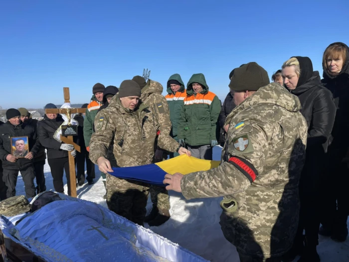 Вічний спокій у рідному селі: Підгайцівська громада попрощалася із воїном Анатолієм Скубієм. ФОТО