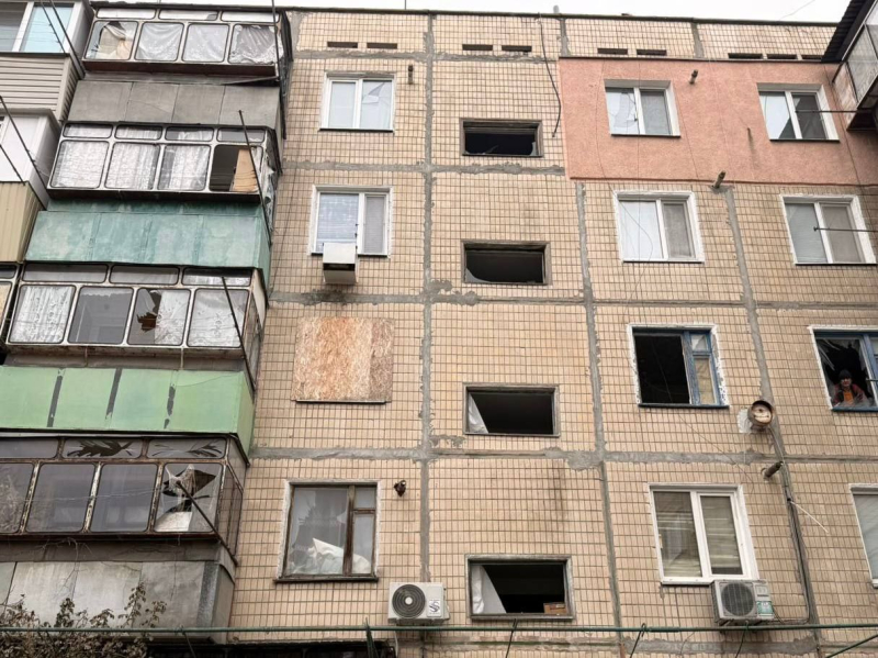 Внаслідок обстрілів Нікопольщини поранено 55-річного чоловіка: є руйнування